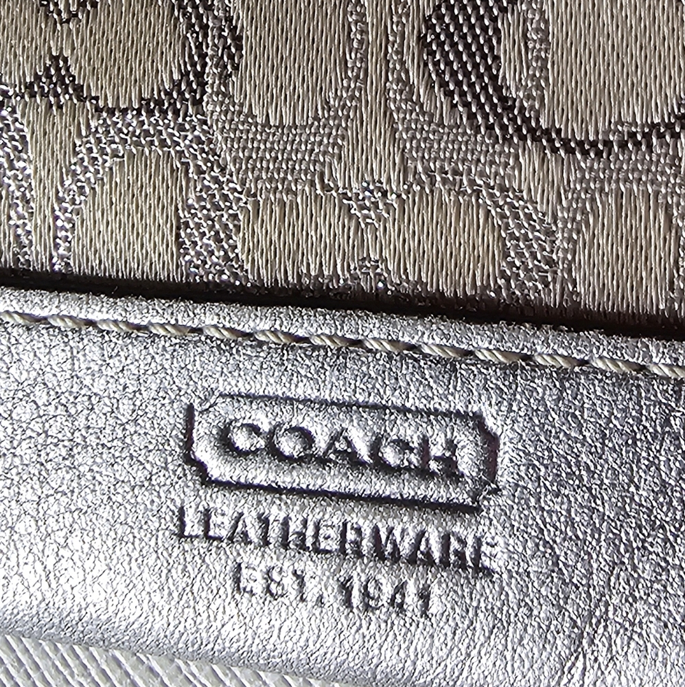 Coach Metallic Silver Jacquard Slim card case with key ring EUC - Picture 9 of 13